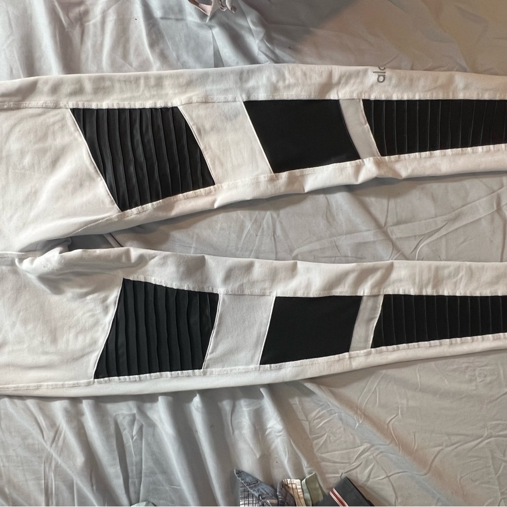 Super cool alo yoga moto leggings